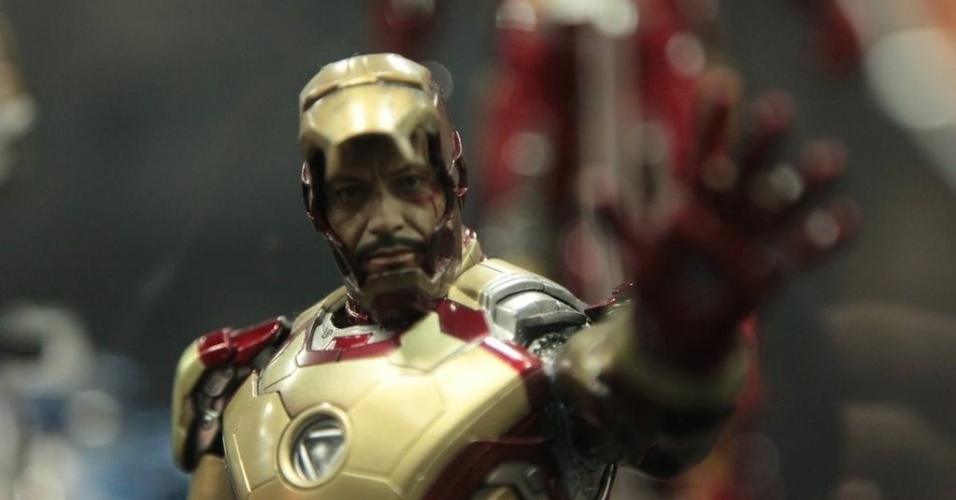 Robert Downey Jr. como o Homem de Ferro... ou melhor, de vinil - Omelete