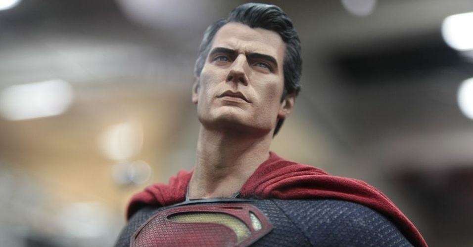 Versão em vinil do personagem Superman, vivido por Henry Cavill em "O Homem de Aço" - Omelete