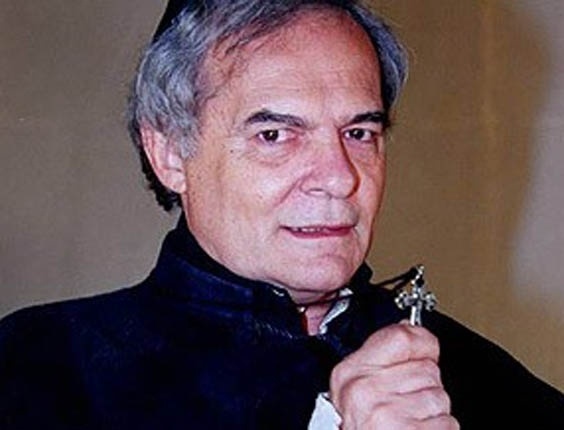 Othon Bastos deu vida ao padre José Vilela em "A Padroeira"