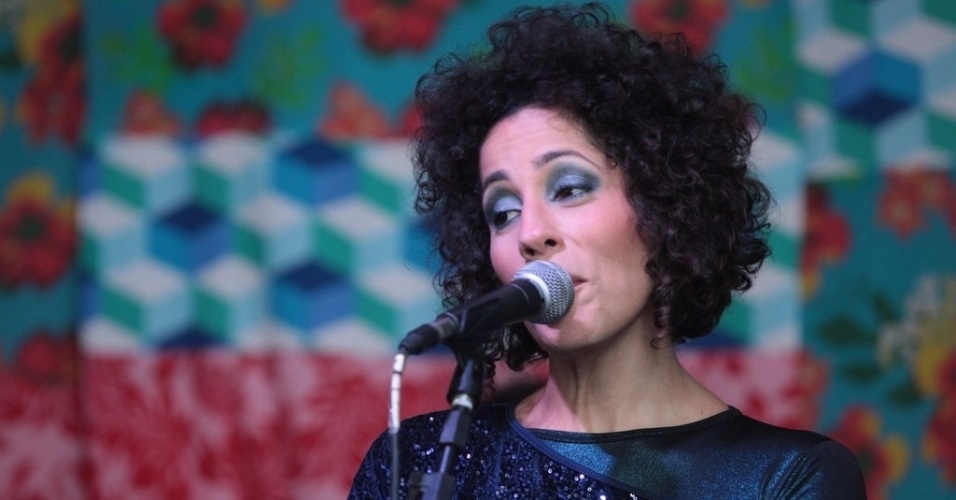 23.jul.2013 - Com direção da atriz Patricia Pillar e direção de fotografia de Mauro Pinheiro Jr, o clipe foi gravado no Rio de Janeiro com locações no Teatro Net, Urca e Santa Teresa - Leo Franco / AgNews