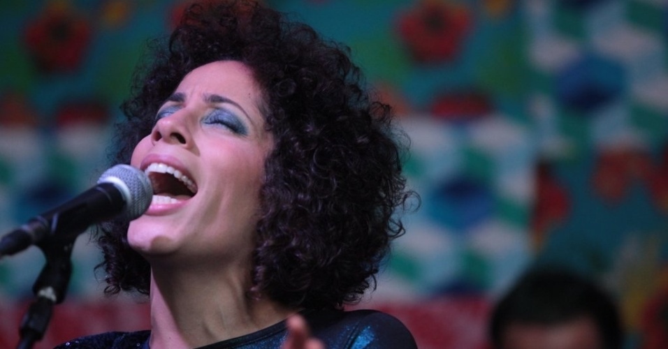 23.jul.2013 - "É uma historinha com começo, meio e fim, tem um jeito de roteiro de curta-metragem", disse a cantora ao UOL - Leo Franco / AgNews
