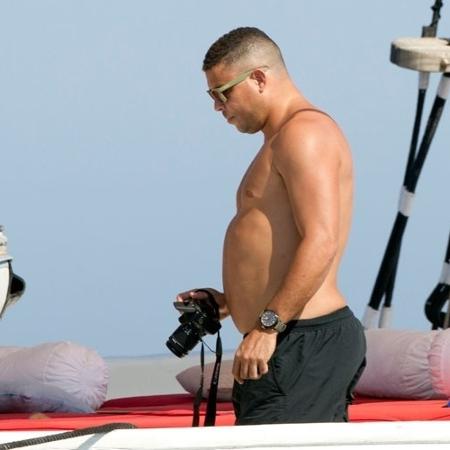 Ronaldo Fenômeno em foto de 2013, de férias no balneário de Ibiza, na Espanha - Grosby Group