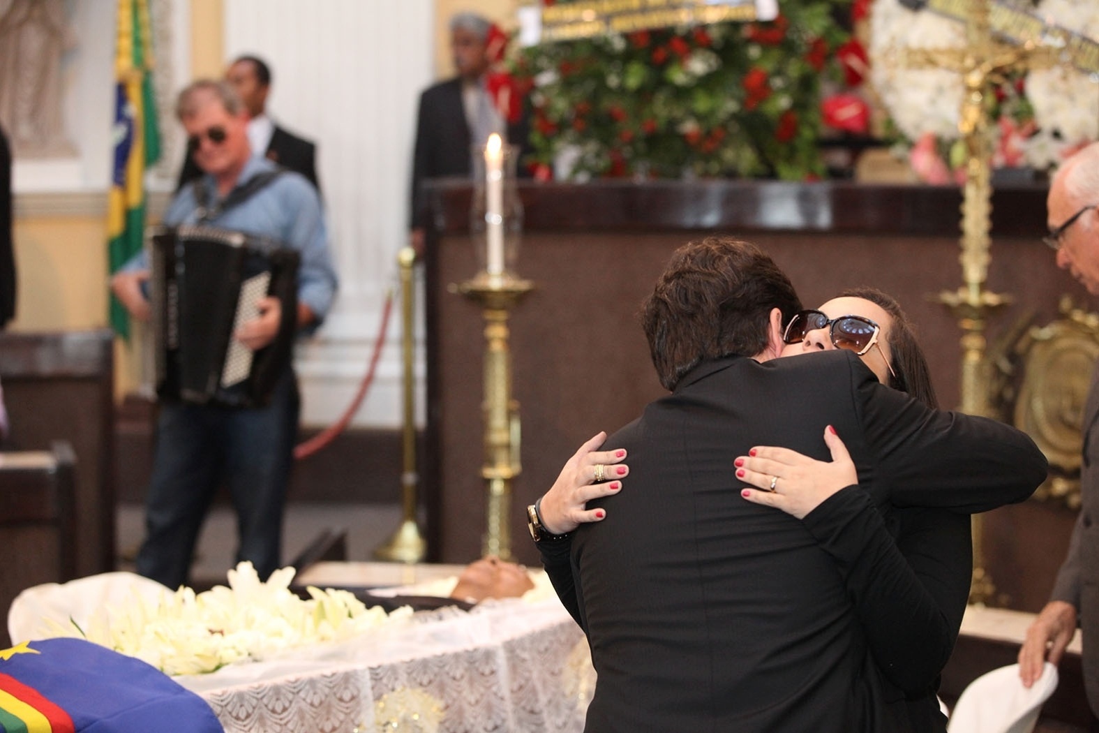 25.jul.2013 - Liv Moraes, filha de Dominguinhos, em velório do músico em Recife - Roberta Guimarães/UOL