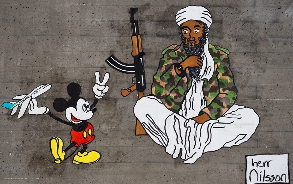 Mickey Mouse e Bin Laden juntos em cena de estêncil de Herr Nillsson