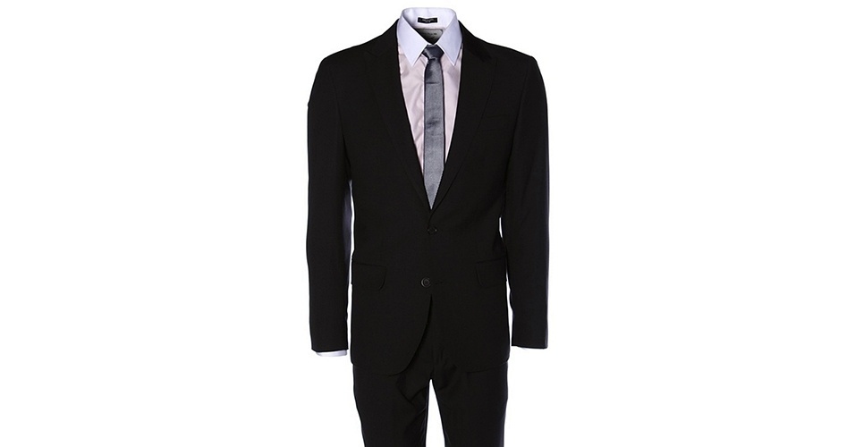 Costume preto com paletó dois botões (R$ 1.080), camisa social de colarinho branco (a partir de R$ 120) e gravata de seda (a partir de R$ 139), na Rich (Tel.: 11 3062-2640). Preço pesquisado em julho de 2013 e sujeito a alteração - Divulgação
