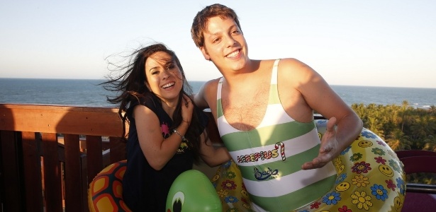 27.jul.2013 - O humorista Fábio Porchat e Tatá Werneck se divertem em inauguração de brinquedo em um parque aquático de Fortaleza (CE)