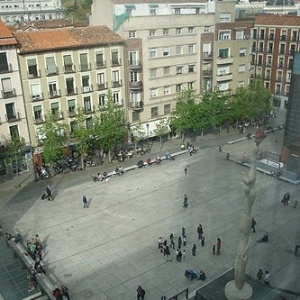 Pátio do museu Reina Sofía, em Madri, capital espanhola, que exibe fotolivros de seu acervo - Fellipe Fernandes/UOL