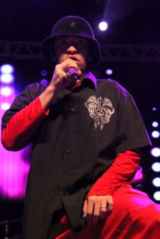 27.jul.2013 - A banda A Banca, formada por ex-integrantes do Charlie Brown Jr. se apresenta no Citibank Hall, na Barra da Tijuca, Rio de Janeiro. A banda sobiu ao palco formada por Champignon, Thiago Castanho, Marcão, Graveto e Lena. No repertório, músicas como "O Coro vai Comê", "Quinta-Feira", "Zoio de Lula", "Tudo que Ela Gosta de Escutar" e "Papo Reto" - Anderson Borde/AgNews