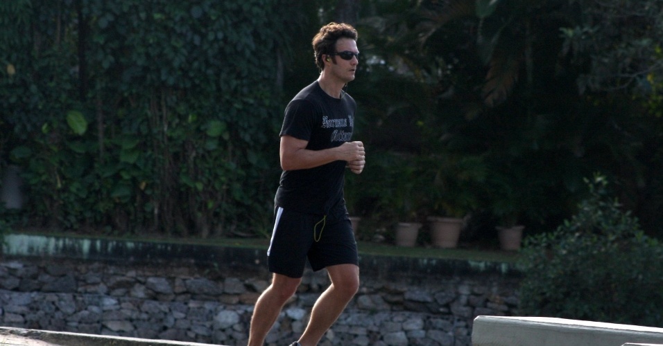 28.jul.2013 - Gabriel Braga Nunes corre na Lagoa Rodrigo de Freitas