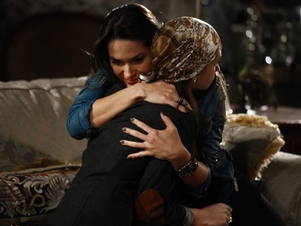 Em "Amor à Vida", Leila pede para ficar com as joias de Nicole após a morte da amiga