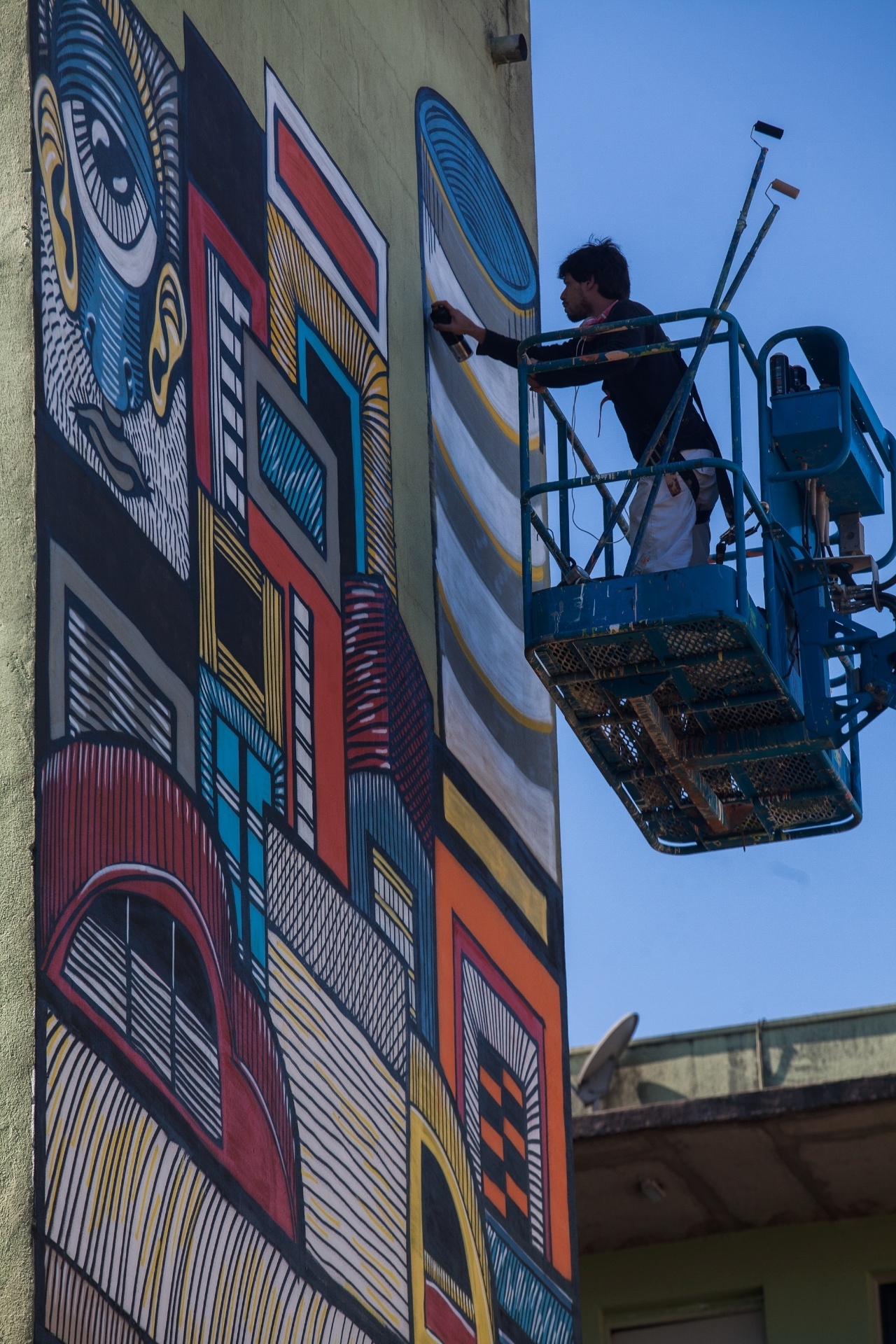 27,jul.2013 - Obra ainda em produção do artista RMI - Victor Moriyama/UOL