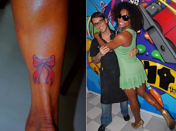 A dançarina Adriana Bombom fez uma tatuagem simbolizando um "laço da amizade" em sua perna direita
