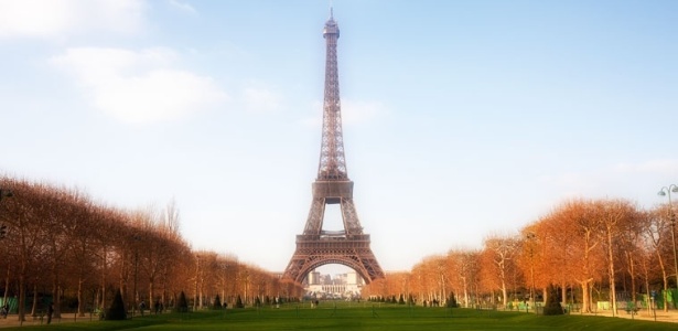 Concebida para a Exposição Universal de 1889, a Torre Eiffel é visitada diariamente por 30 mil pessoas  - © Paris Tourist Office - Photographe : Jacques Lebar