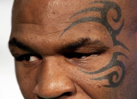 Mike Tyson e sua famosa tribal em seu rosto