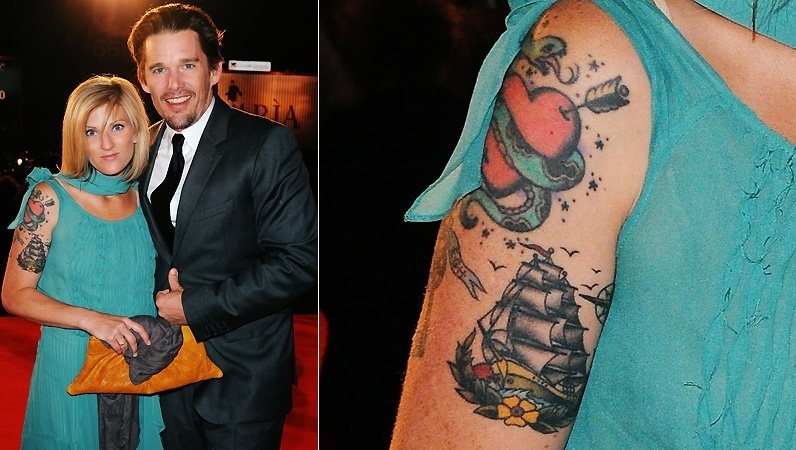 Ryan Shawhughes, mulher do ator Ethan Hawke, tem diversas tatuagens em seu ombro direito
