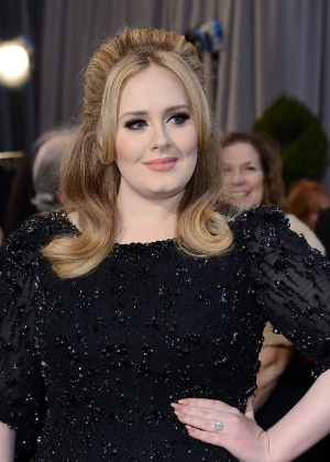 Adele é a artista que mais vendeu nos 15 anos de história da Amazon - Getty Images
