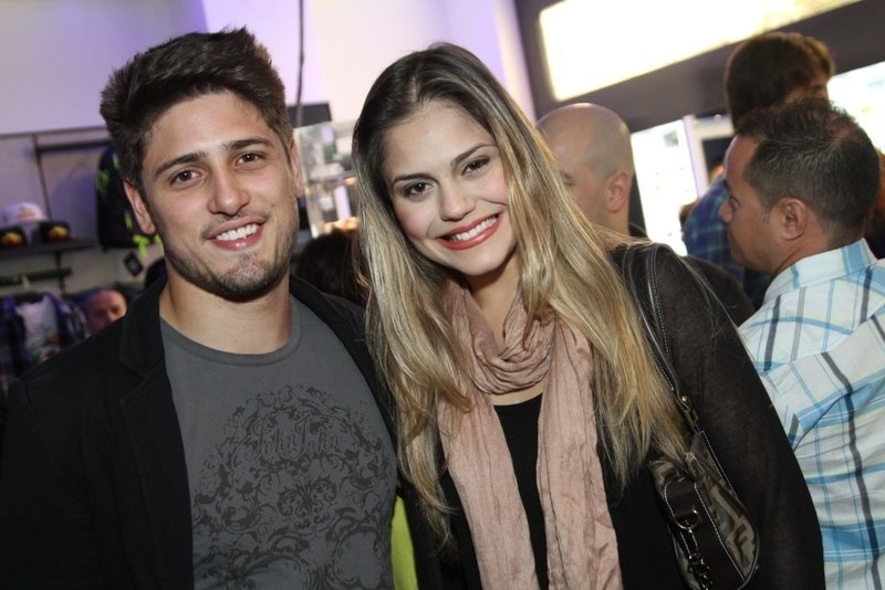 1.ago.2013 - Daniel Rocha e Jéssika Alves se encontram em evento de lançamento de loja no Barra Shopping, no Rio de Janeiro