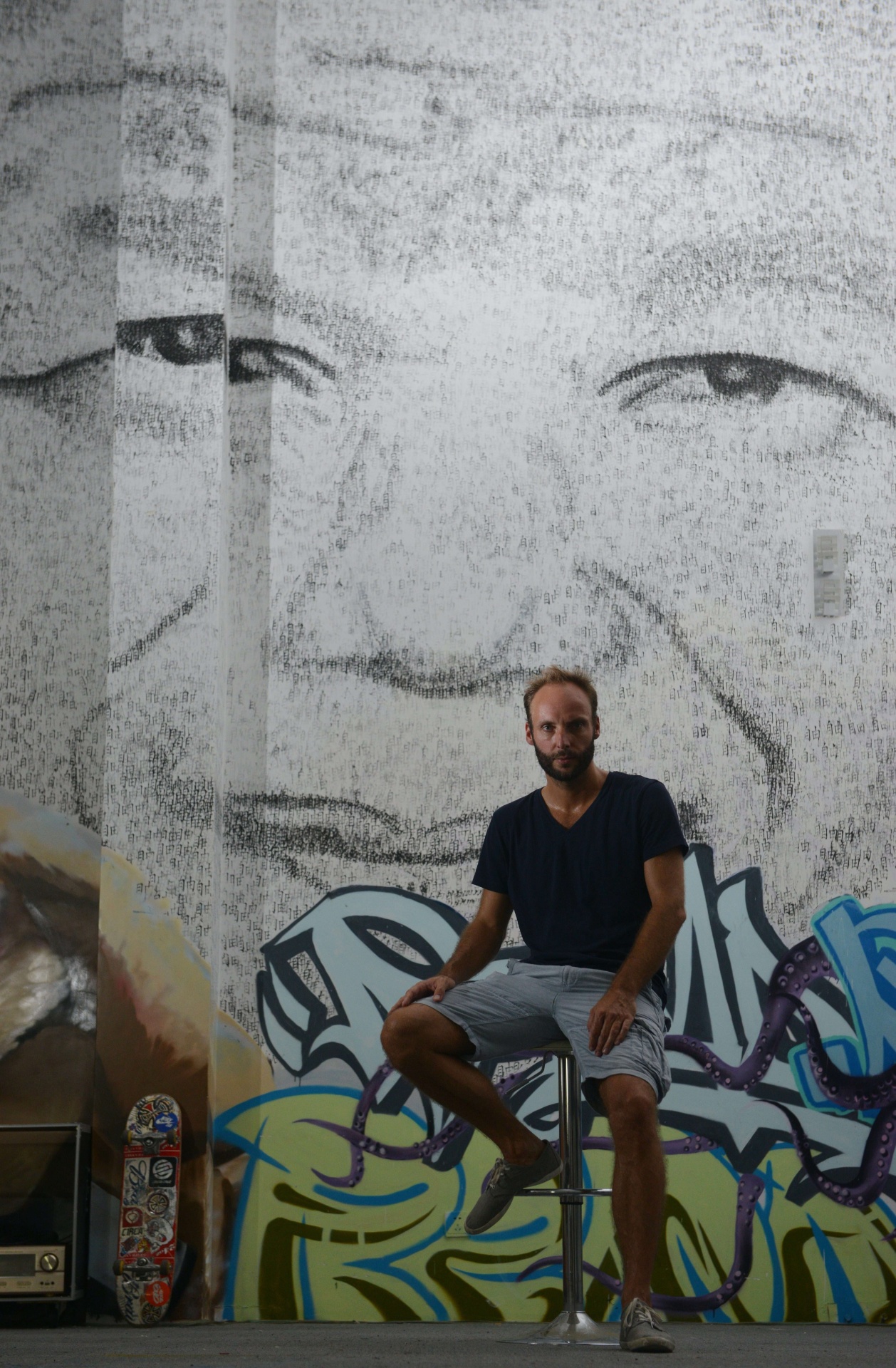 1.ago.2013 - "Nelson Mandela é uma verdadeira fonte de inspiração para o mundo inteiro", enfatizou o artista, Phil Akashi, que produziu a obra a partir de carimbos dos caracteres chineses para "liberdade" - Peter Parks/AFP