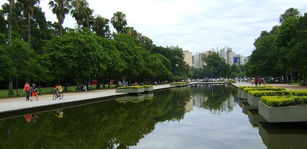 Parque Farroupilha, em Porto Alegre, cidade que registrou o maior aumento no valor das diárias em outubro - Cris Gutkoski/UOL