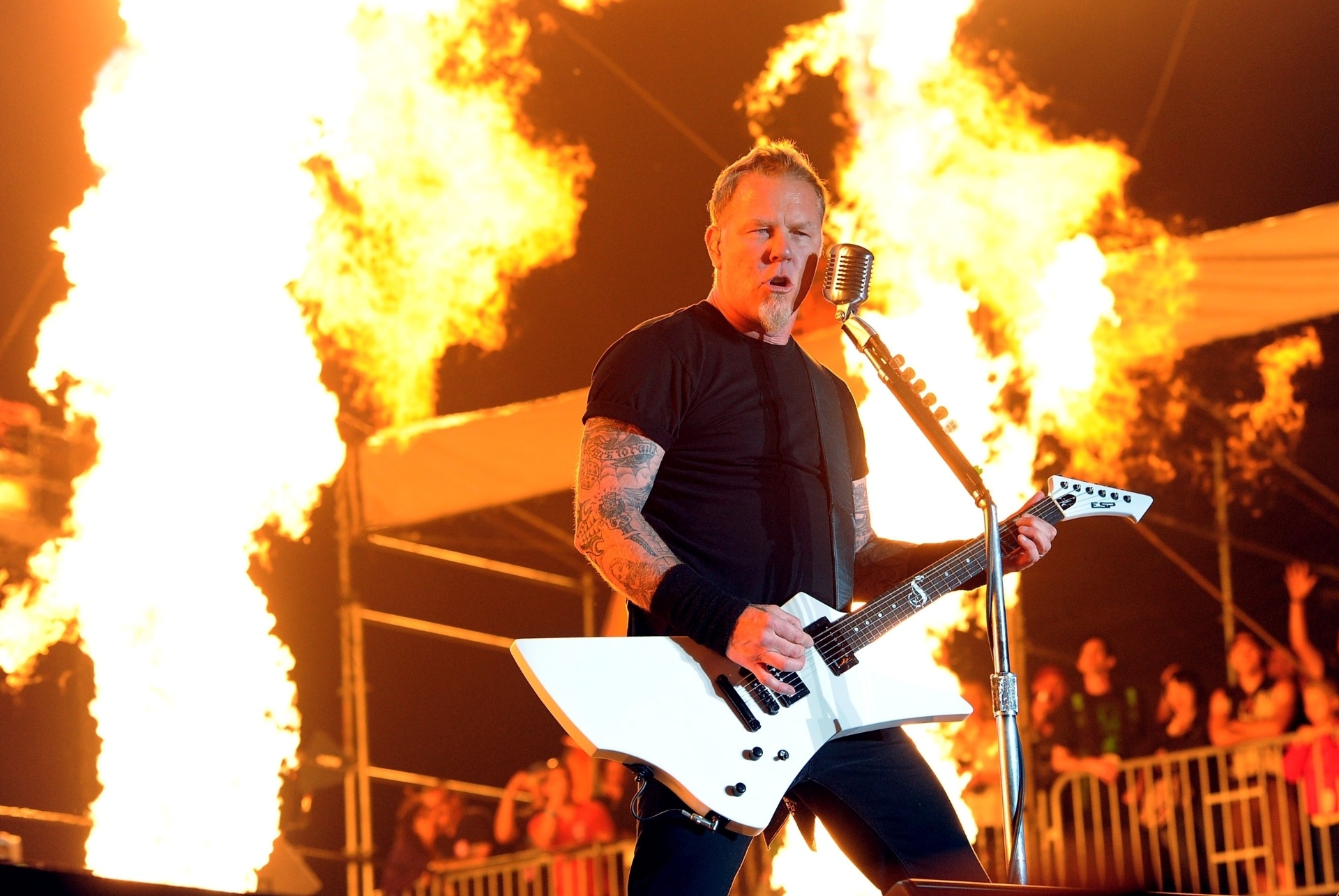James Hetfield durante apresentação com o Metallica - Getty Images