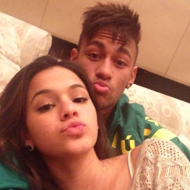 04.ago.2013 - Neymar posta foto com Marquezine