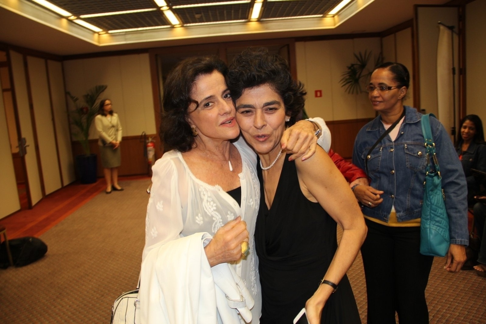 05.ago.2013 - A atriz Marieta Severo e a diretora Betse de Paula durante evento de divulgação do filme "Vendo ou Alugo" - Rogerio Fidalgo/AgNews