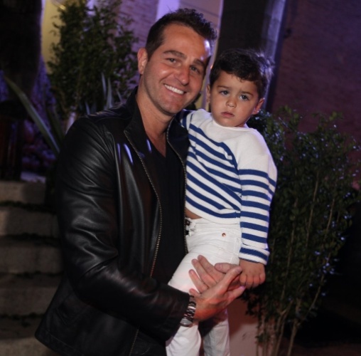 5.ago.2013 - Afonso Nigro com o filho Bernardo