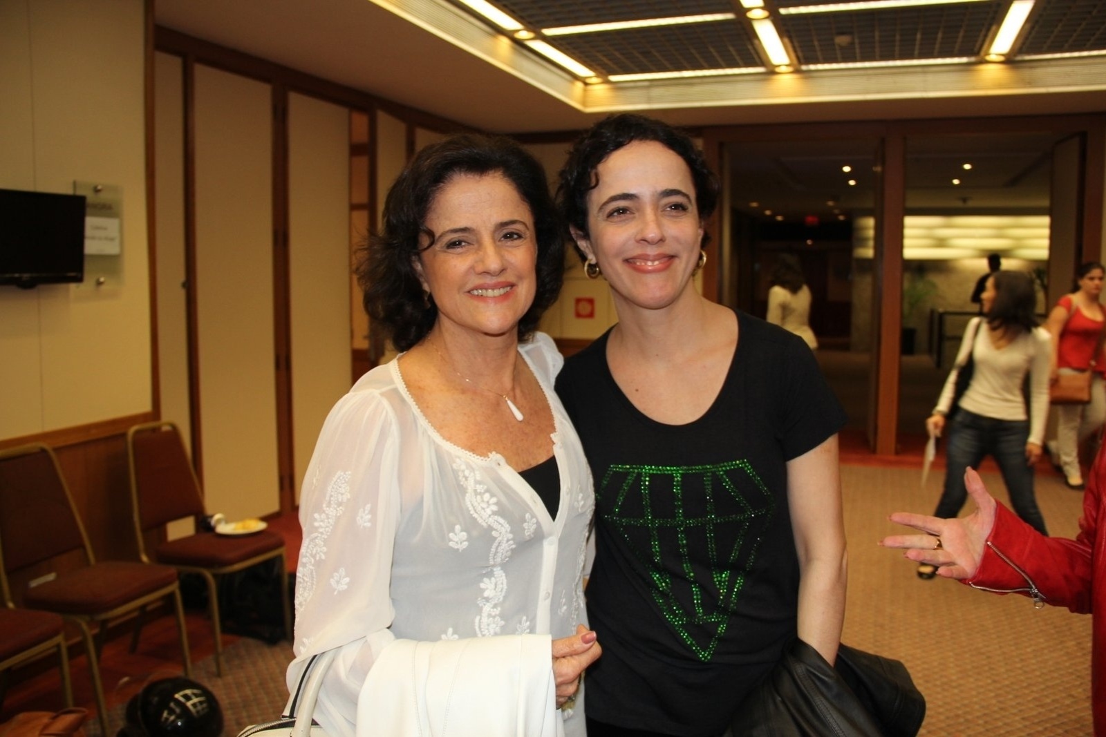 05.ago.2013 - As atrizes Marieta Severo e Silvia Buarque, que vivem mãe e filha em "Vendo ou Alugo" - Rogerio Fidalgo/AgNews