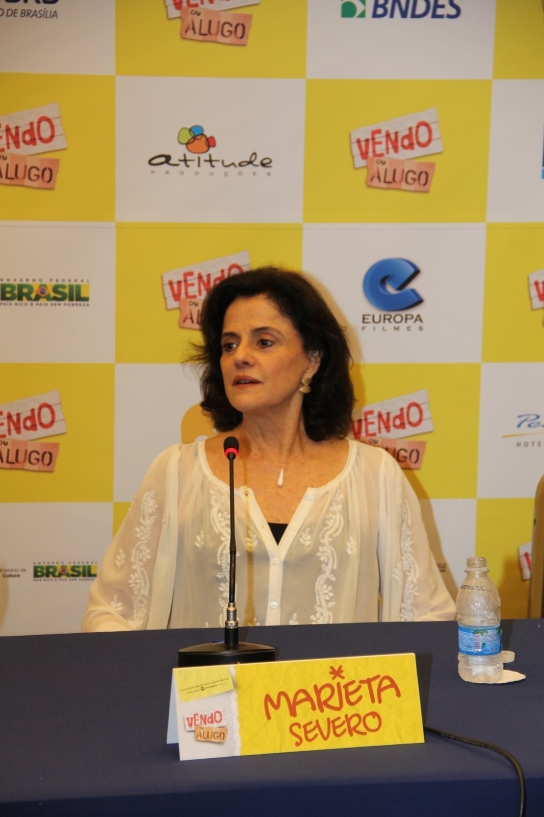 05.ago.2013 - Marieta Severo contou que gostou de interpretar um papel bastante diferente do de Dona Nenê, personagem que vive há 13 anos.  "De cara quando recebi o roteiro vi que tinha um material interessantíssimo, um olhar vesgo sobre os cariocas", afirmou - Rogerio Fidalgo/AgNews