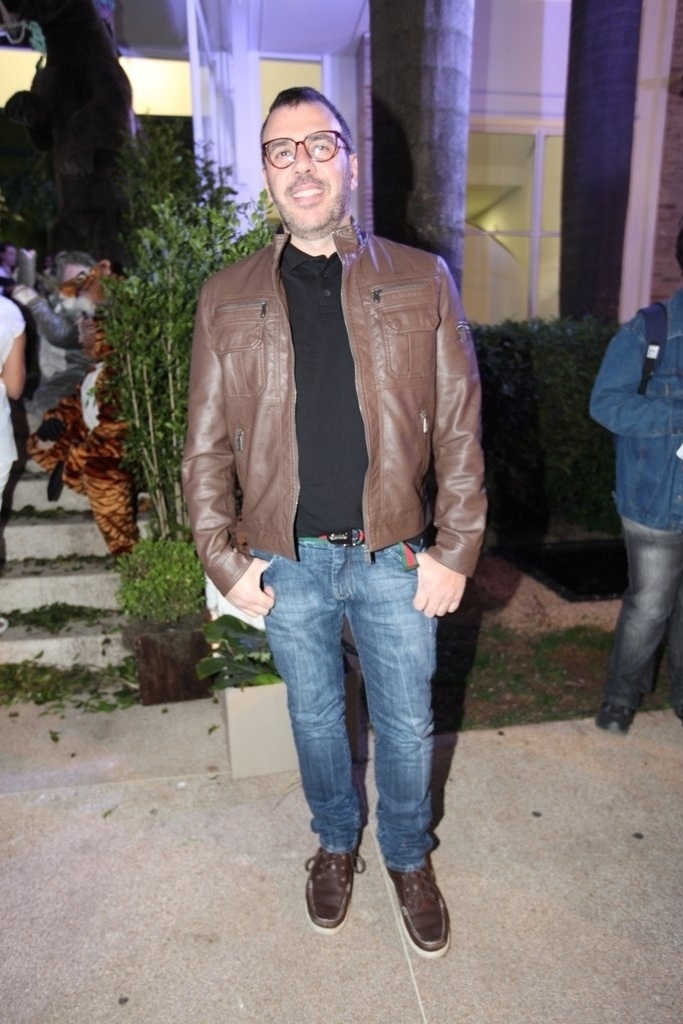 5.ago.2013 - Nelson Sacho na festa do afilhado Vittorio