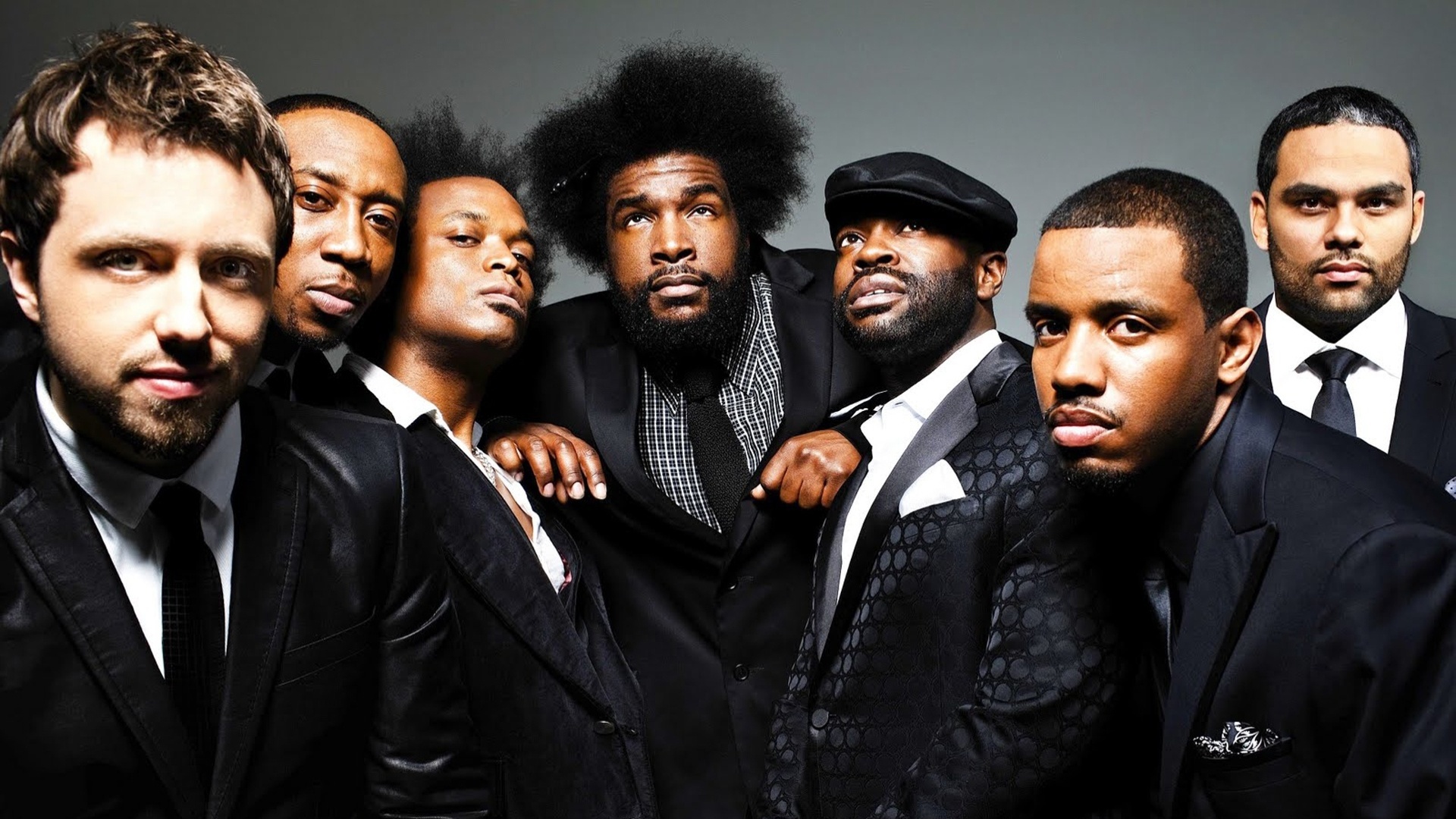 Fundada em 1987, a banda The Roots já ganhou Grammy pela mistura de hip hop com soul - Divulgação