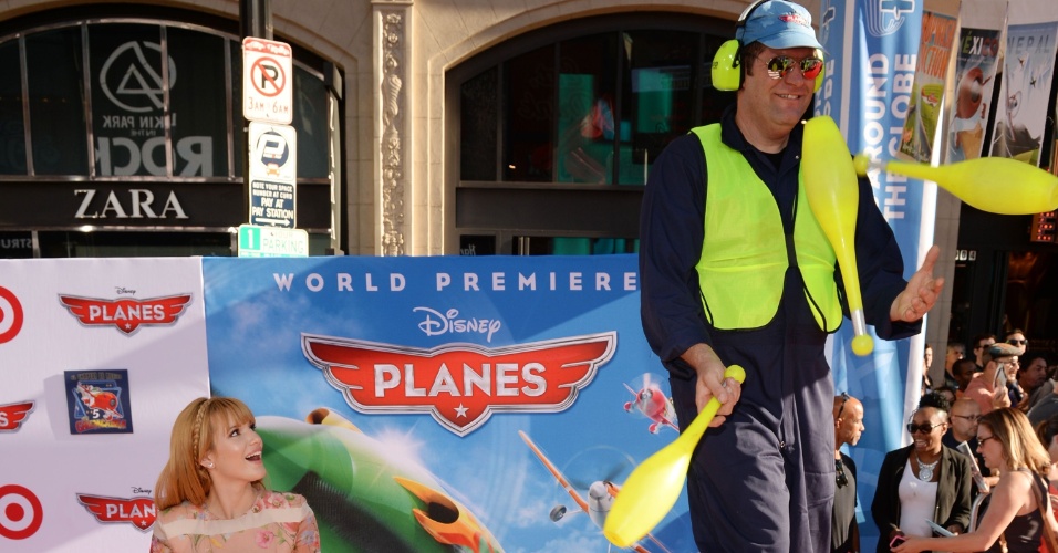 5.ago.2013 - Atriz Bella Thorne na estreia mundial de "Aviões", novo filme da Disney, derivado de "Carros". O filme, porém, não conta com a participação da Pixar