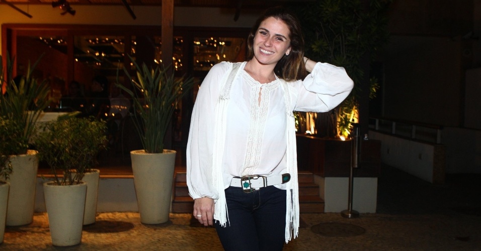 6.ago.2013 - Giovanna Antonelli na inauguração do restaurante Paris 6 na Barra da Tijuca, no Rio de Janeiro