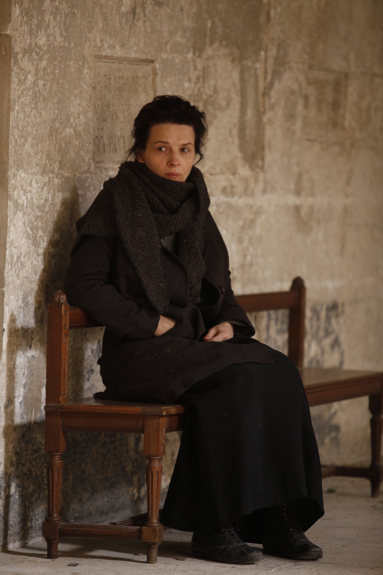 Cena do filme "Camille Claudel, 1915", de Bruno Dumont. O longa conta a história de uma mulher, interpretada por Juliette Binoche, que é internada num hospício no sul da França por sua família. Em pleno inverno, ela aguarda a chegada de seu irmão, Paul (Jean-Luc Vincent) - Divulgação/California Filmes