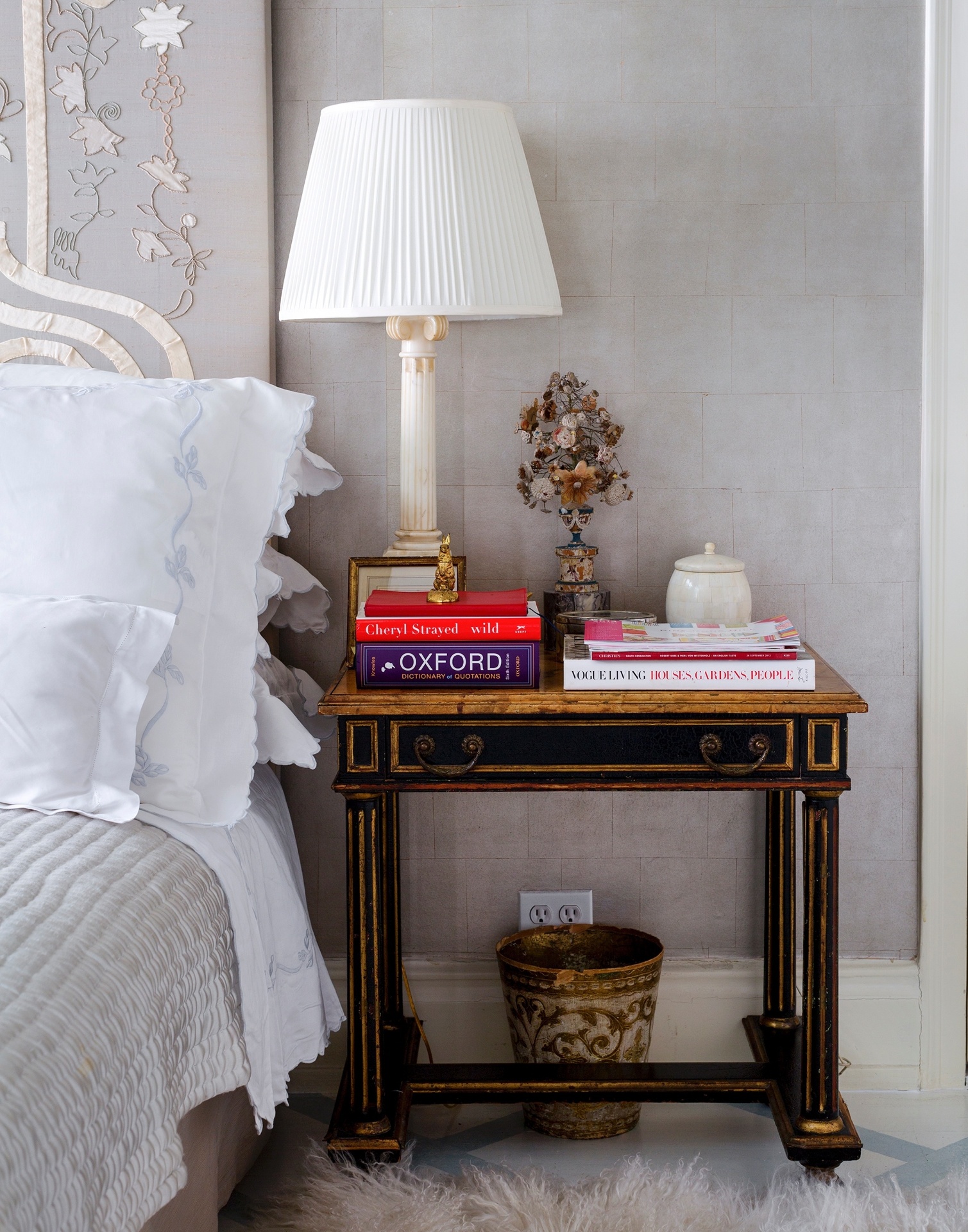 (imagem do NYT, usar apenas no respectivo material) ... "Sempre há gavetas ou patreleiras em minhas mesas de cabeceira", diz Williams. - Trevor Tondro/ The New York Times