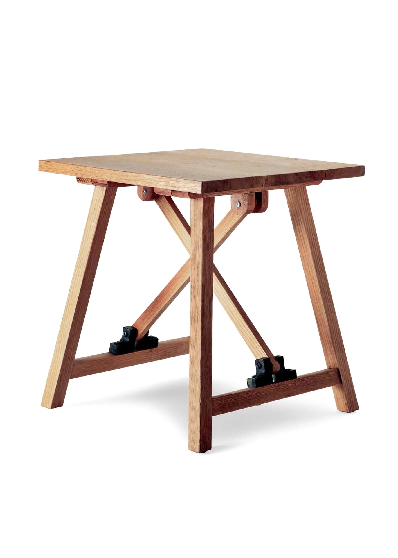 (imagem do NYT, usar apenas no respectivo material) Serena & Lily (www.serenaandlily.com) vende especialmente móveis para o quarto como a mesa de cabeceira Hill - Divulgação/ The New York Times