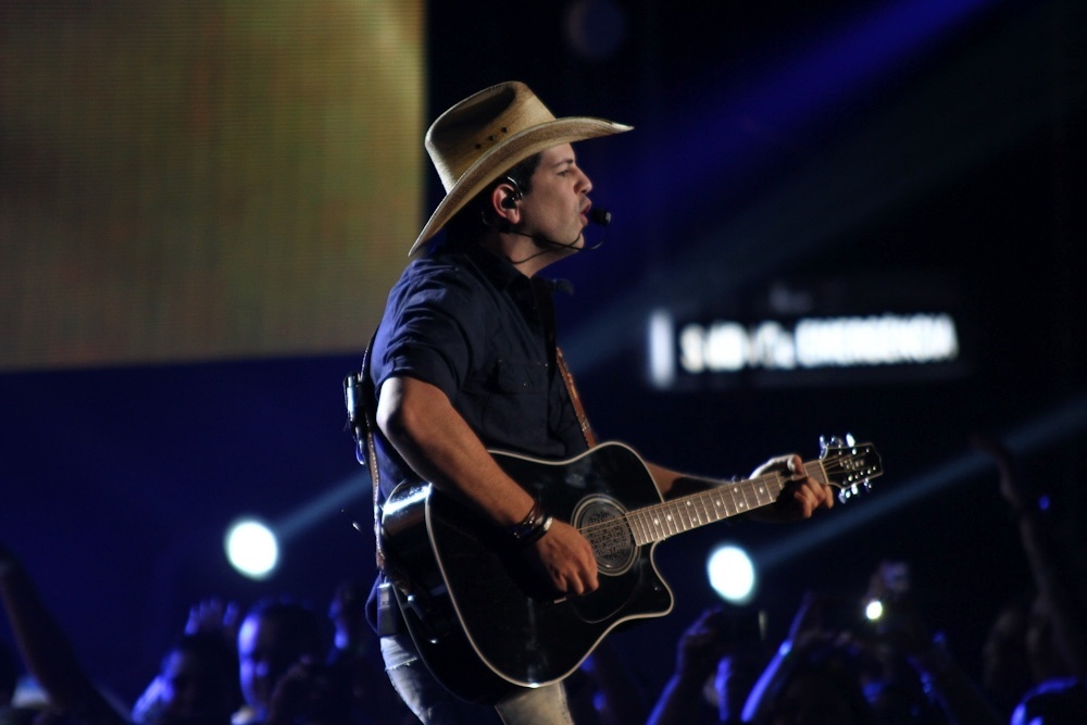 7.ago.2013 - Com atraso de 1h30, Fernando e Sorocaba entraram no palco desembarcando de um ônibus 3D.  O show ocorreu no Espaço das Américas, em São Paulo - Claudio Augusto/Foto Rio News