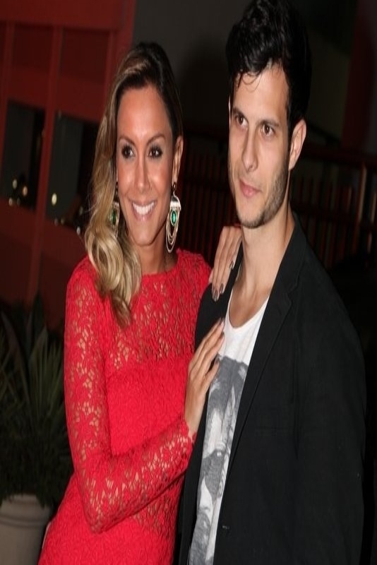 8.ago.2013 - A ex-BBB Lia Khey com o namorado no aniversário de 39 anos de Preta Gil no Copacabana Palace, Rio de Janeiro