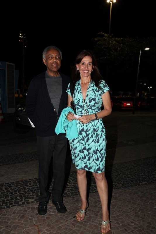 8.ago.2013 - Gilberto Gil e a mulher Flora Gil no aniversário de Preta Gil no Copacabana Palace, Rio de Janeiro