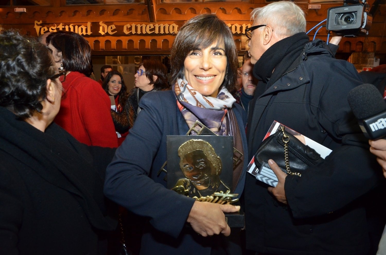 9.ago.2013 - A atriz Glória Pires é homenageada com o troféu Oscarito no 41º Festival de Cinema de Gramado, no Rio Grande do Sul - Felipe Panfili e Leo Marinho/AgNews