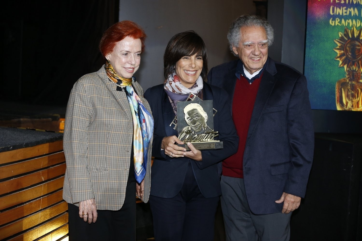 9.ago.2013 - A atriz Glória Pires é homenageada com o troféu Oscarito no 41º Festival de Cinema de Gramado, no Rio Grande do Sul - Felipe Panfili e Leo Marinho/AgNews