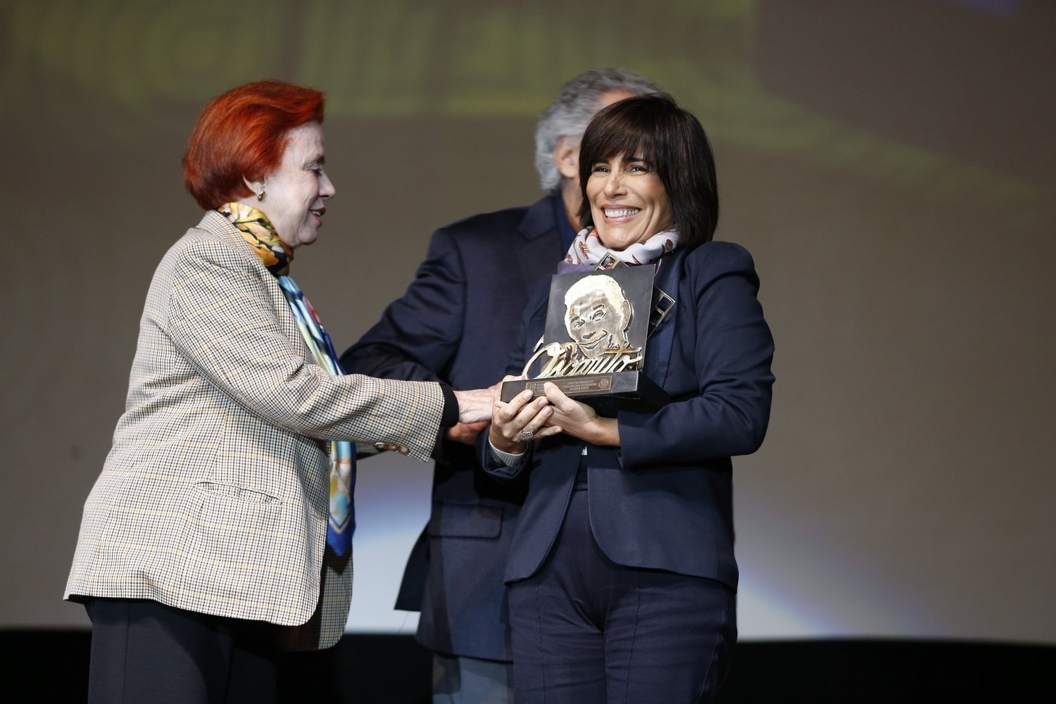 9.ago.2013 - A atriz Glória Pires é homenageada com o troféu Oscarito no 41º Festival de Cinema de Gramado, no Rio Grande do Sul - Felipe Panfili e Leo Marinho/AgNews