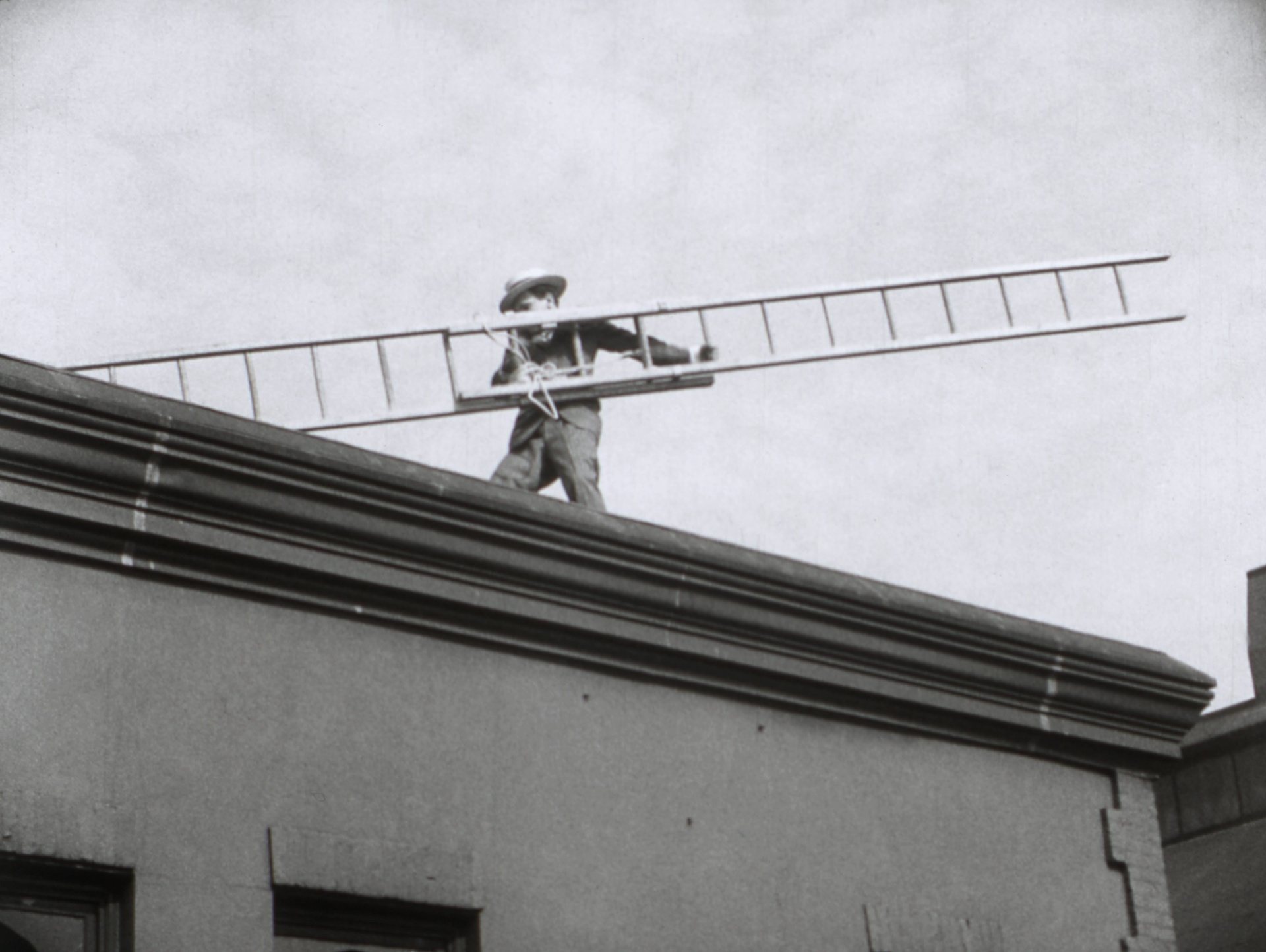 Cena do filme "Too Much Johnson" (1938), de Orson Welles, considerado perdido desde 1970, encontrado recentemente em um armazém da cidade de Pordenone, no norte italiano - Cineteca del Friuli e George Eastman House/Divulgação/EFE