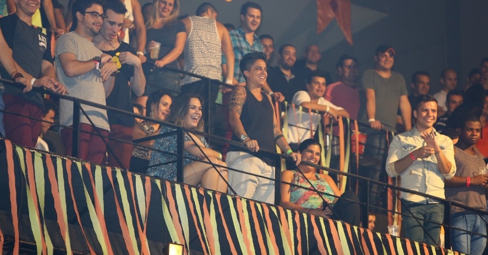 9.ago.2013 - Thammy Gretchen curte show acompanhada na festa Chá da Alice no Aterro do Flamengo, Rio de Janeiro