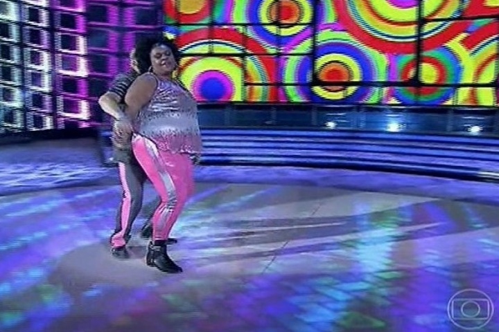11.ago.2013 - Cacau Protásio dança "Só Love" de Claudinho e Bochecha e não empolga os jurados