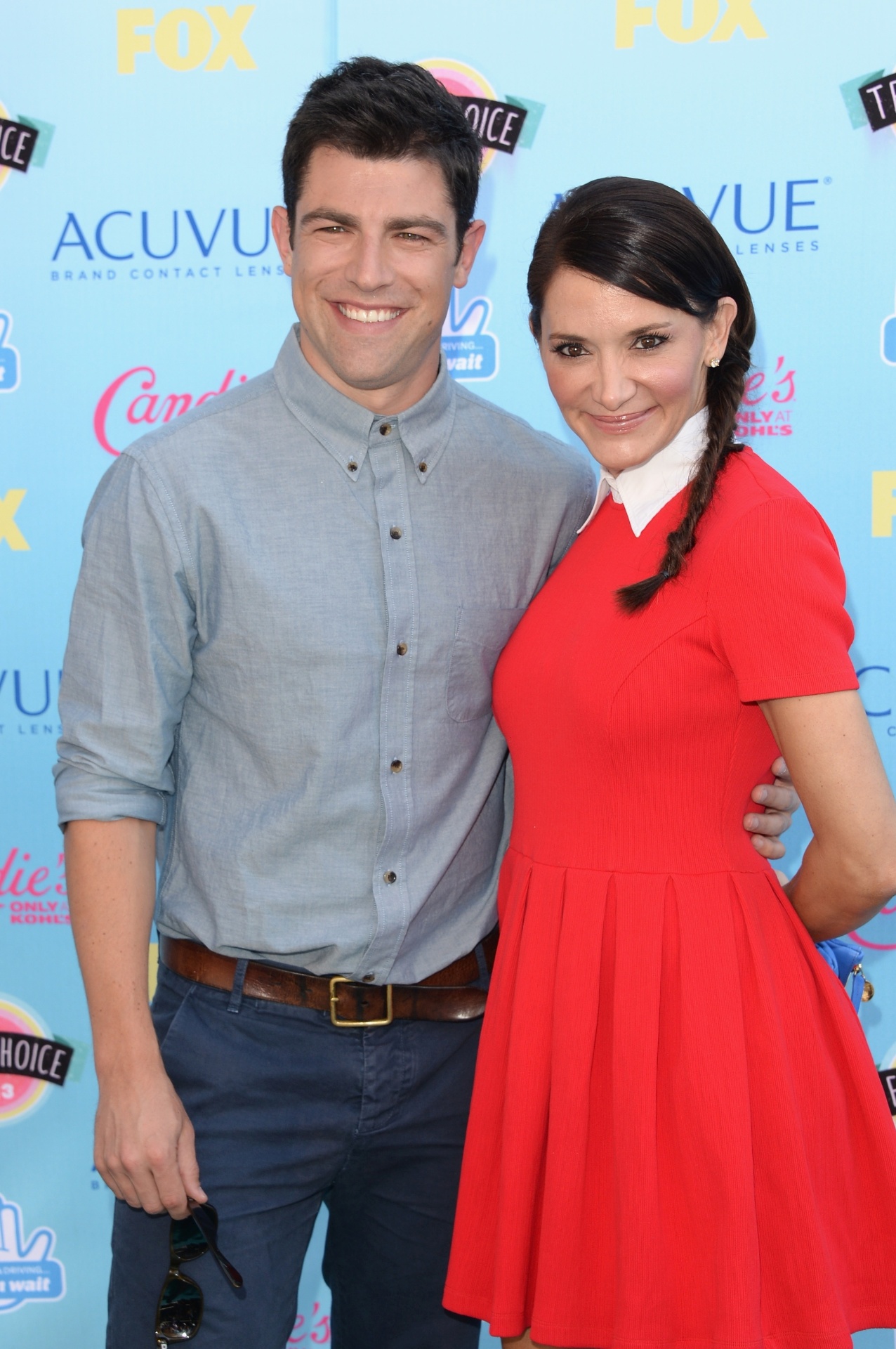 11.ago.2013 - O ator Max Greenfield, da série "New Girl", e sua mulher, Tess Sanchez, chegam à premiação do Teen Choice Award, em Los Angeles. Realizado pela Fox, o prêmio escolhe os melhores do ano na música, cinema,esportes, televisão e moda, na opinião de adolescentes de 13 a 19 anos - Jason Merritt/Getty Images/AFP