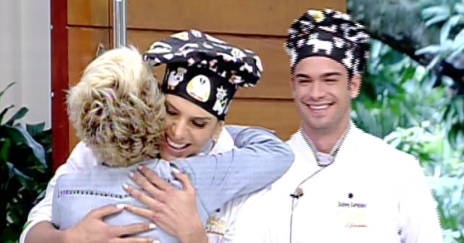 12.ago.2013 - Ana Maria Braga recebe Virna e Sidney Sampaio na estreia do "Super Chef Celebridades"