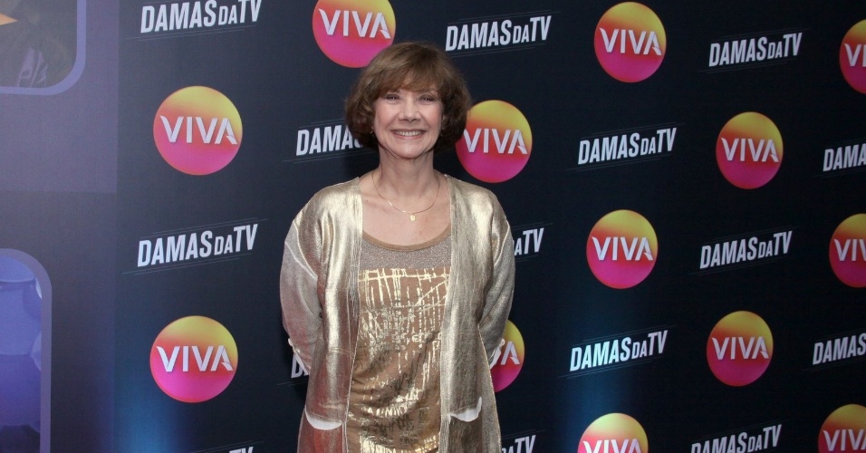 13.ago.2013 - A atriz Ana Rosa prestigiou o lançamento do programa "Damas da TV", do canal Viva, realizado no Rio