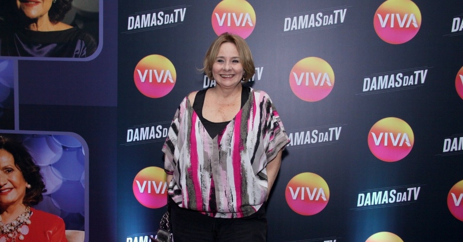 13.ago.2013 - A atriz Débora Duarte prestigiou o lançamento do programa "Damas da TV",do canal Viva, realizado no Rio