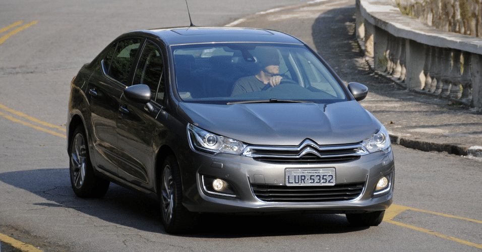 Citroën C4 Lounge THP - Murilo Góes/UOL